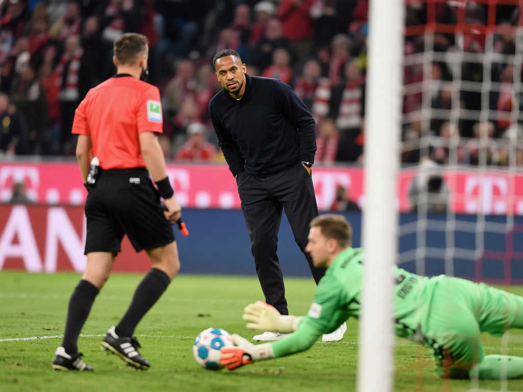 虽败犹荣还是强敌难克？诺伊尔生涯首红让孔帕尼陷入困境